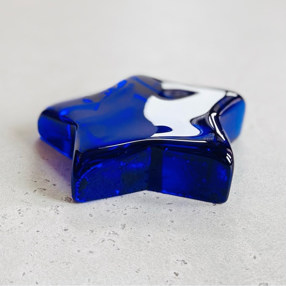 Vintage Cobalt Blue Glass Star Paperweight Celestial Decor Art Sculpture - Picture 4 of 4